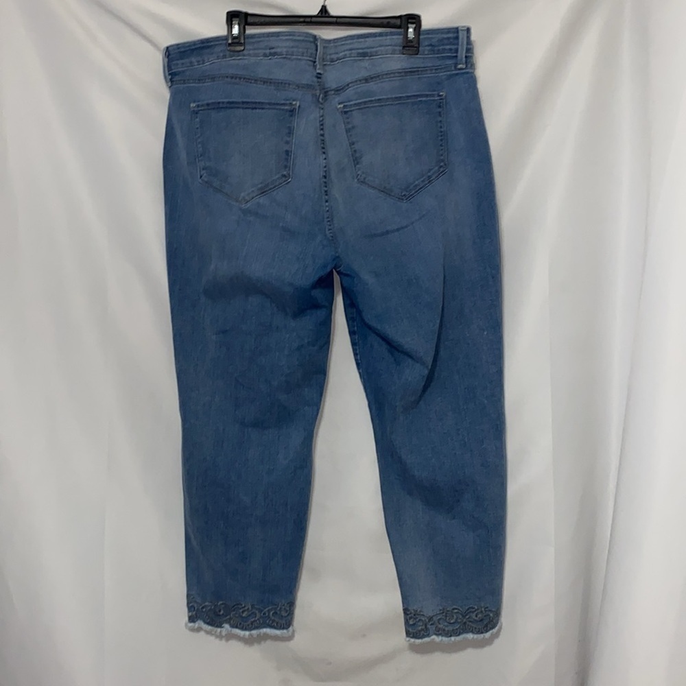 NYDJ CLARISSA ANKLE Blue Cropped Jeans with EMBROIDERED Detail RAW HEM  SIZE 18W - Picture 10 of 10